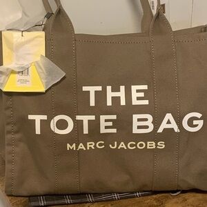 Brand new Marc Jacobs Tote bag olive green in color